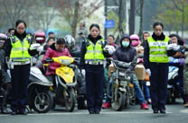 �Ͼ����쾯�� ����ͣʻ����פ��