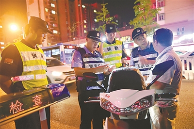 �Ͼ���չ"ө����ж�" �ɾ���ҹ����·��Ѳ��