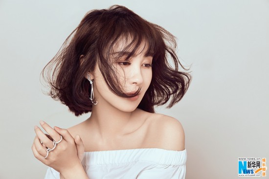 李菲儿最新写真曝光 邻家女神甜美可爱
