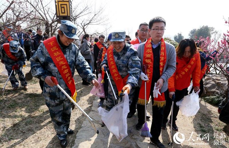 徐州龜山探梅園梅花盛開 數萬游客尋香賞梅