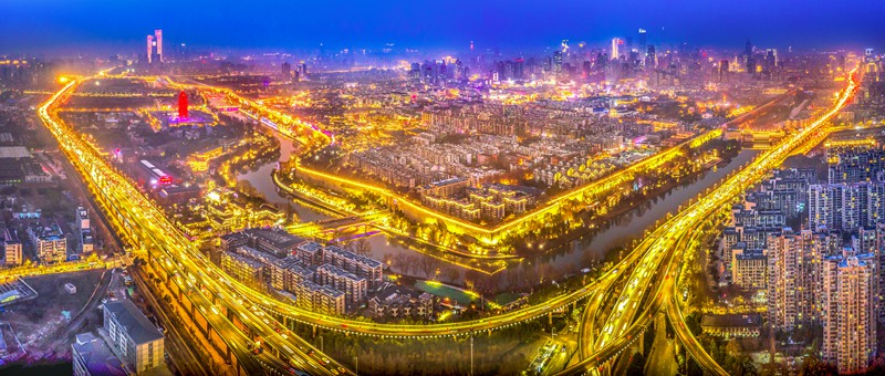 《南京南，城牆美》