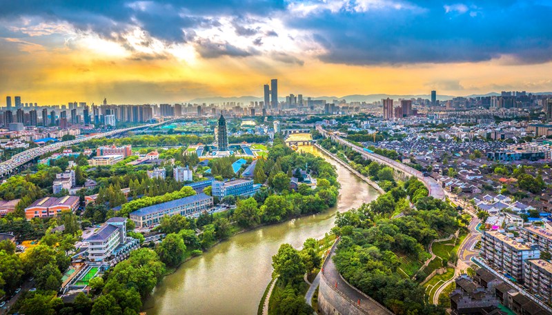 《南京南，城牆美》