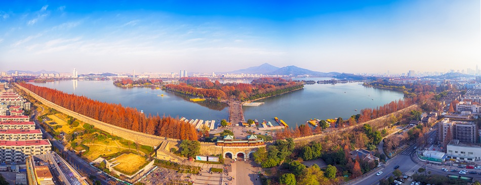 四季不同景色中的南京城牆。  