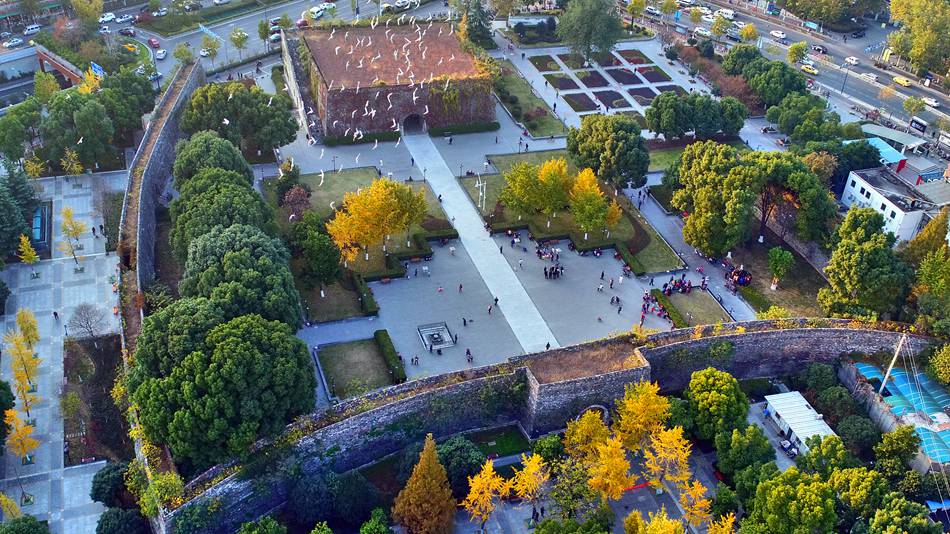 《鳥瞰明城牆》