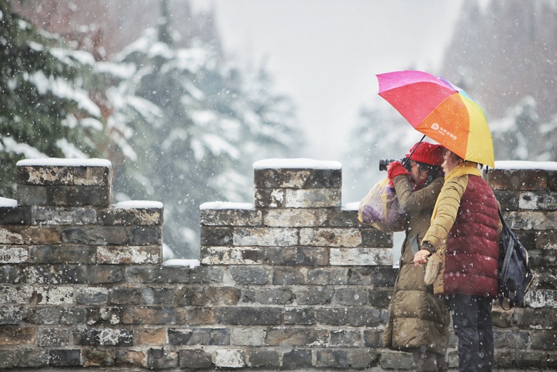 《覆雪午朝門》