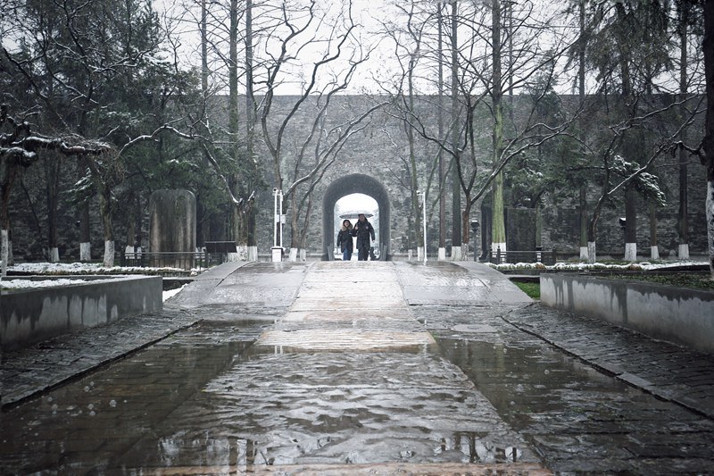 《覆雪午朝門》