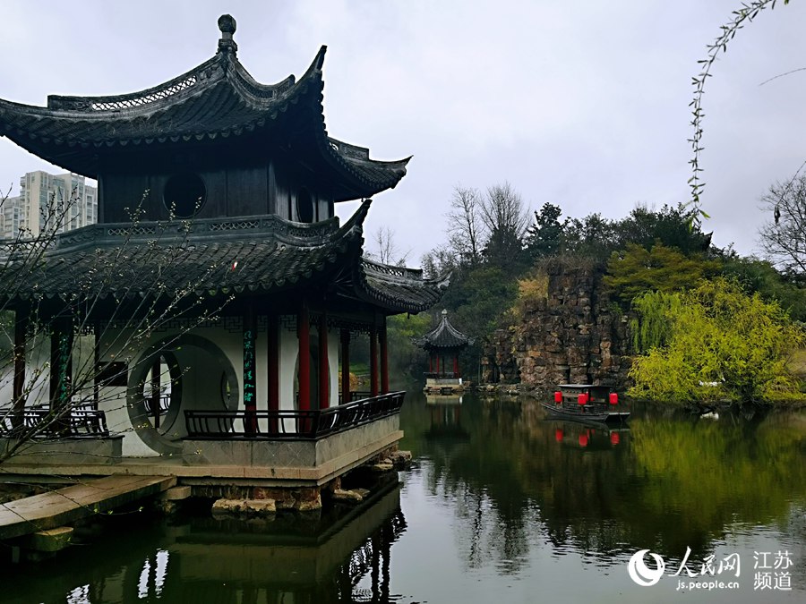 春雨下的亭閣，曾是明末才子冒辟疆與“秦淮八艷”董小宛棲息之地。人民網記者王繼亮攝