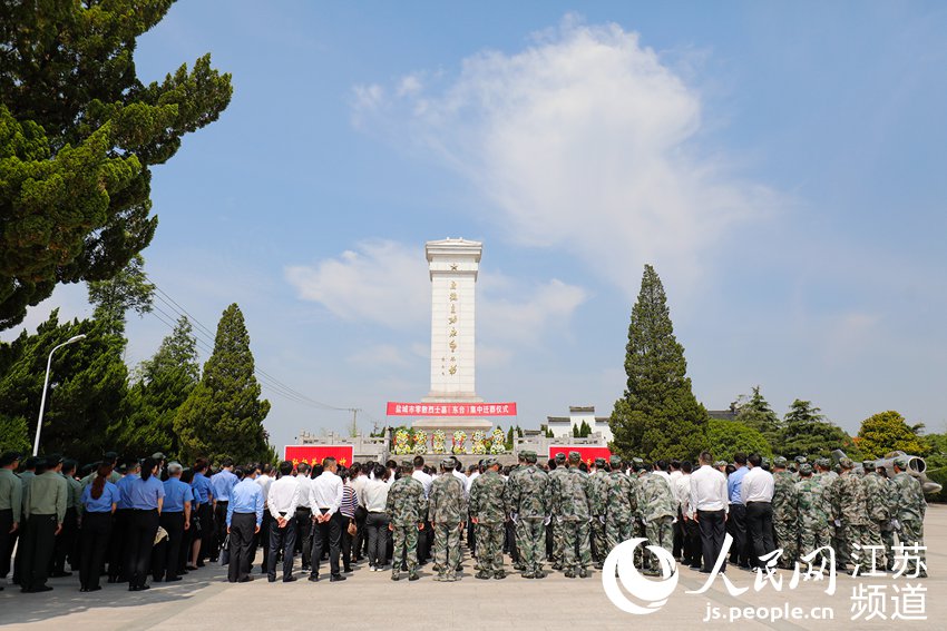 集中迁葬仪式现场。张莉琳摄