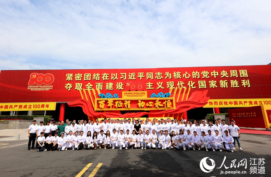 ��λ����ս�ں���������ս��һ�ߵ�ҽ����Ա��չ��ǰ��Ӱ������������� ��������