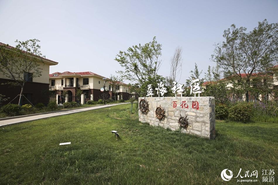 益海新型农村社区的街头小景。王攀明摄