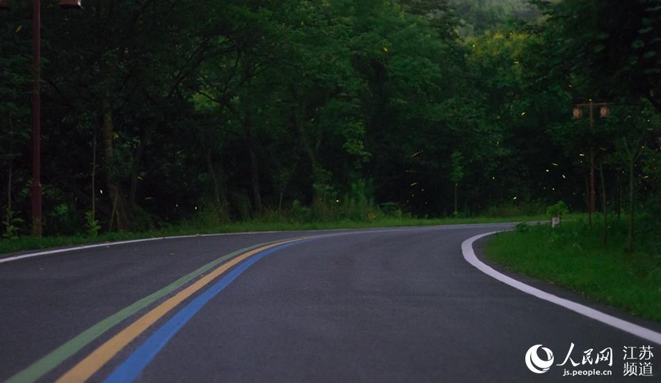 ө��������ɽ��֮�䡣��־����