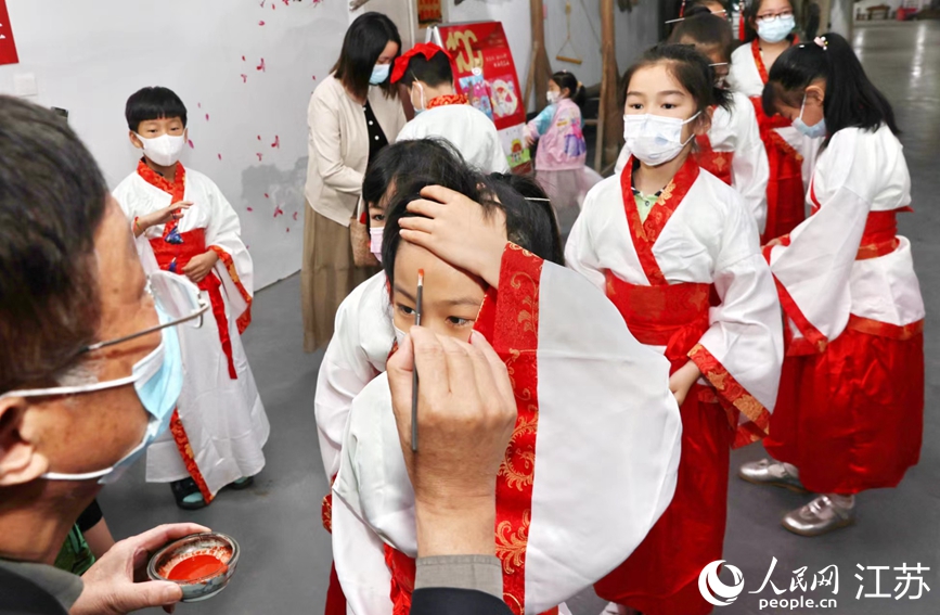 �����ǽ��С��ۻ���ɰ�����硱���顣���Ծ���