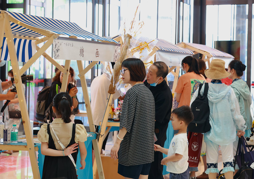 江苏兴化举办非遗大集，66种非遗产品亮相。