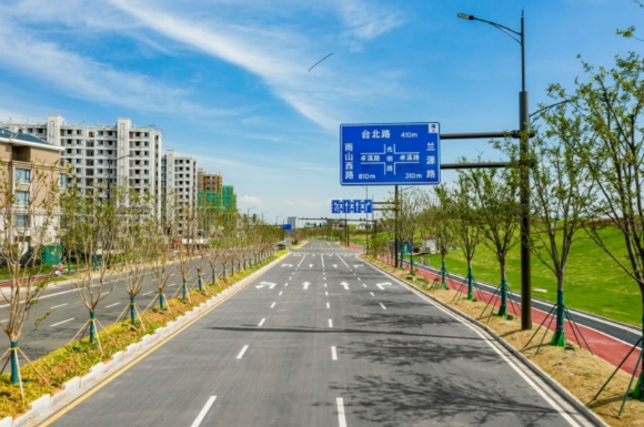 日前，位于南京浦口区的科工园（浦口高新区）光明路正式全线开放。浦口高新区供图