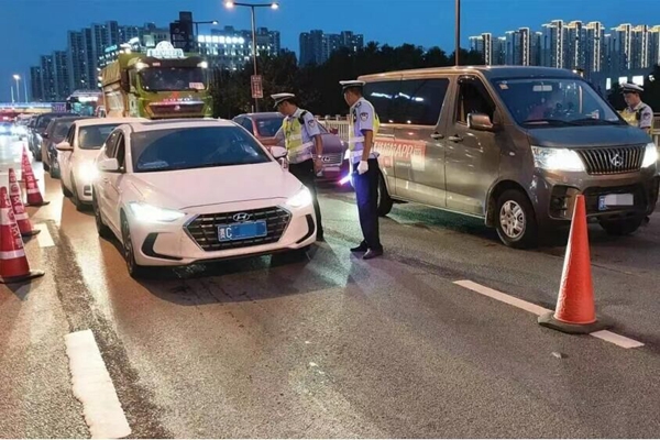 部门联动提升交通秩序。苏州高铁新城供图