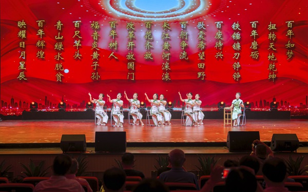 “喜迎党的二十大 南京白局这十年”成果展演现场。龚文新摄