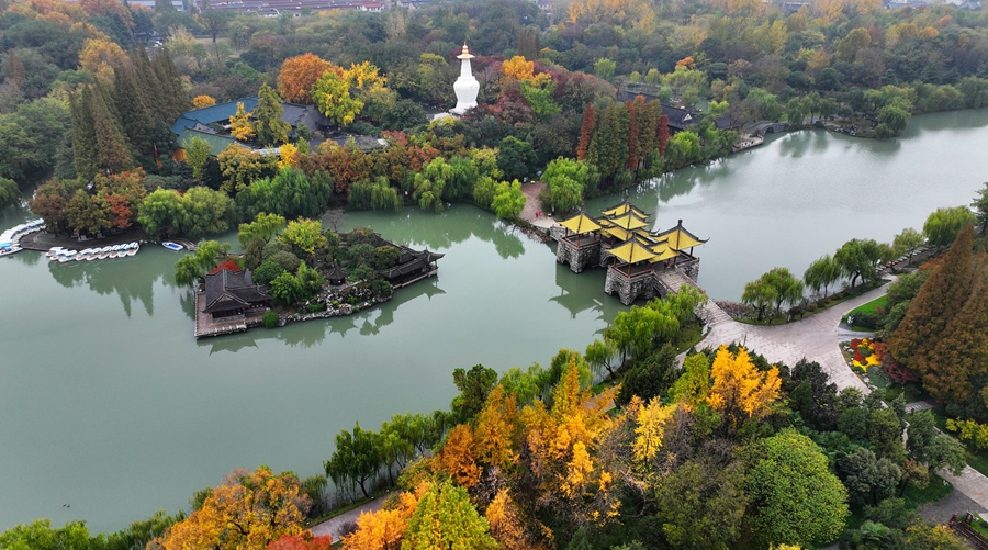 瘦西湖风景区初冬美景。孟德龙摄