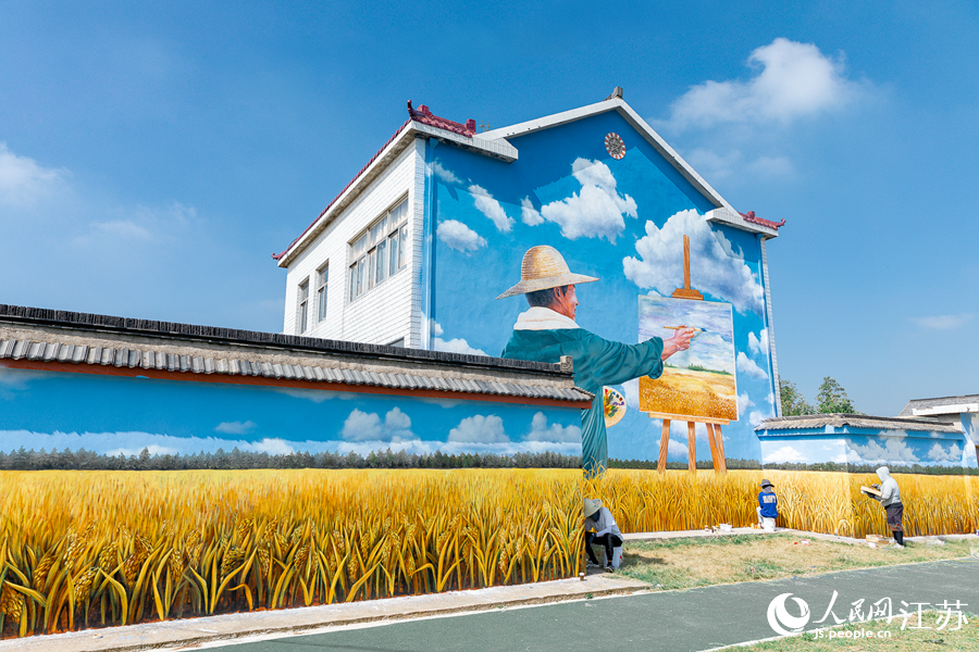 双墩村近百平方米大型农民画墙绘。受访者供图