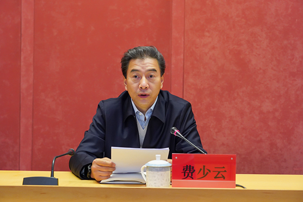 江苏省住建厅党组书记费少云主持会议并讲话。鲁茂亮摄