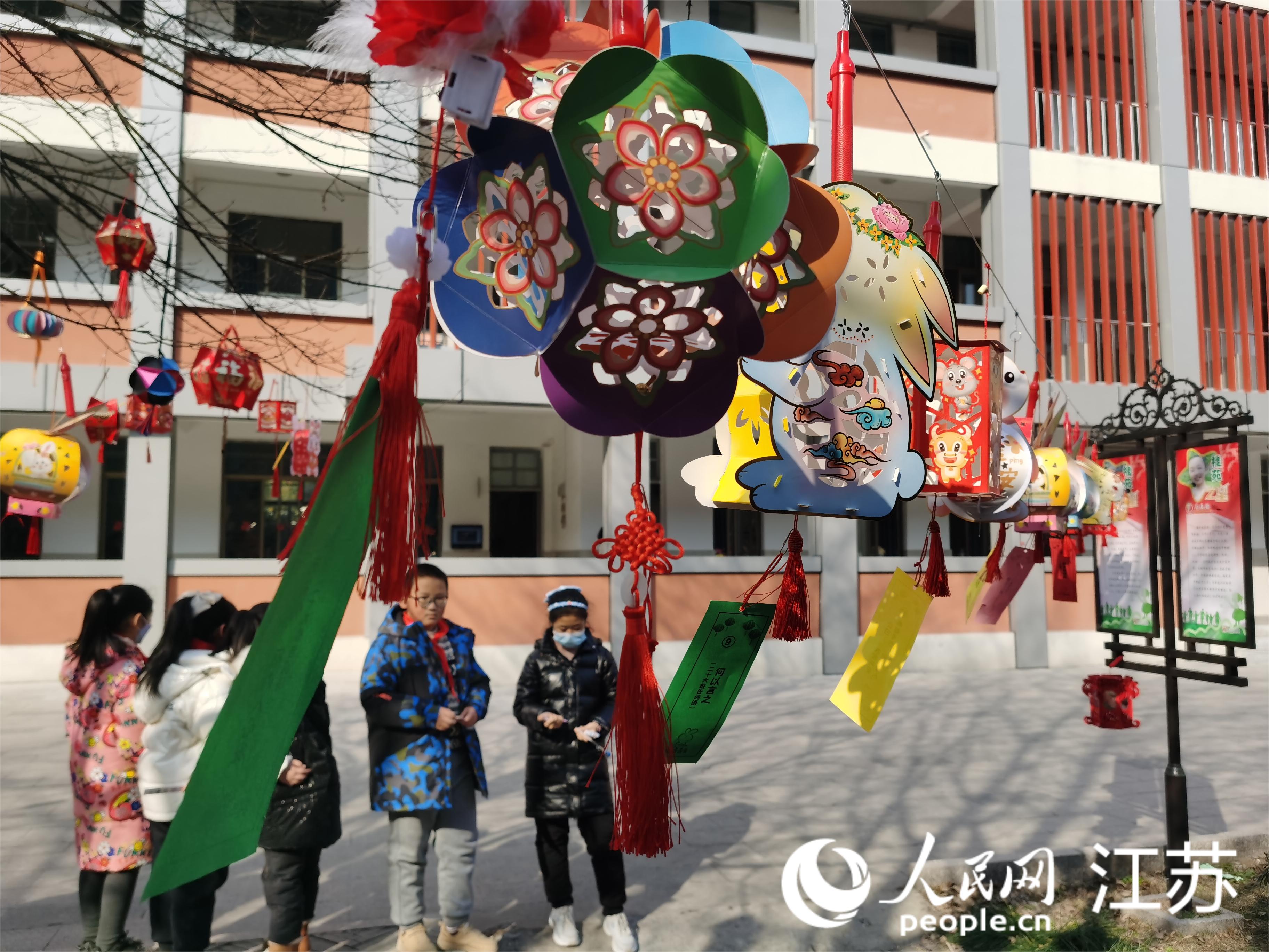 如东县宾山小学举行“党史进校园、欢乐庆元宵”活动。人民网记者 王继亮摄
