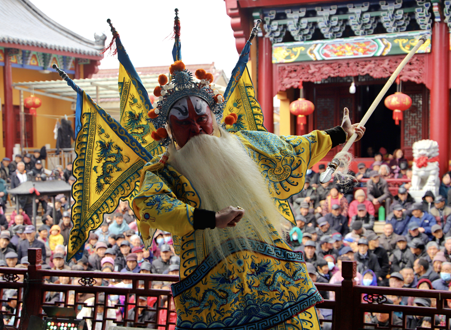 南京高淳区永宁村专门邀请安徽宣城黄梅戏剧团来村里演出。高晓平摄