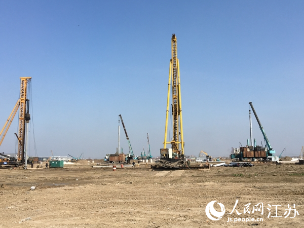晶澳光伏项目施工现场。人民网 俞杨摄