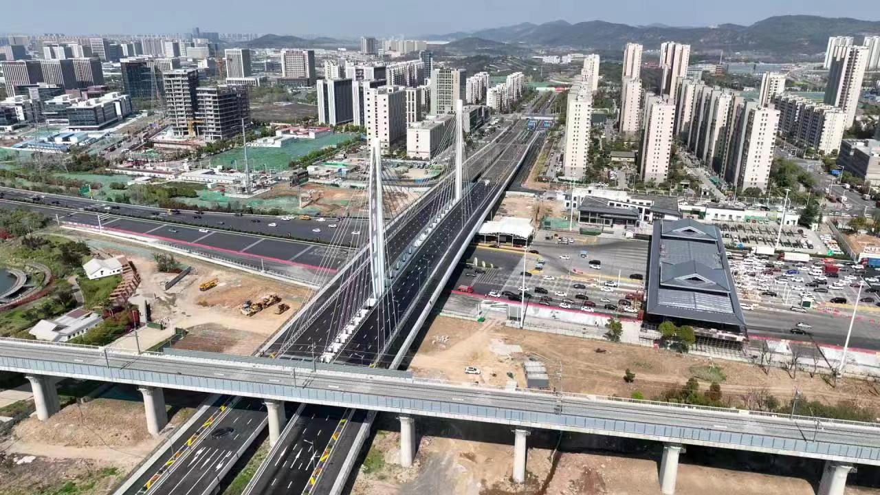 南京市江宁区文靖路高架桥正式通车。江宁区委宣传部供图