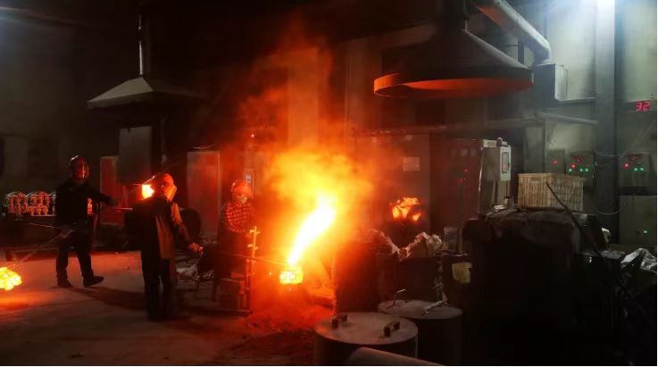 江苏雄大精密铸造有限公司擅自新增熔炼设备正在生产。图片来源：江苏省生态环境厅