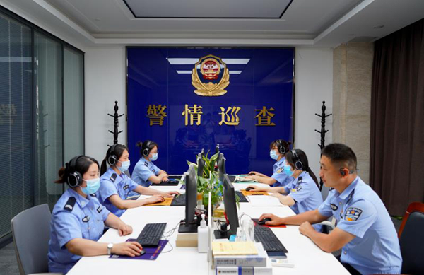 图为泗阳县公安局对警情进行巡查。周庆鹏摄