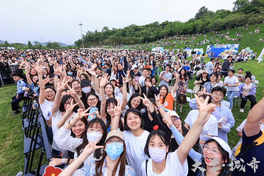 首届仙林大学城艺术节在南京栖霞启幕