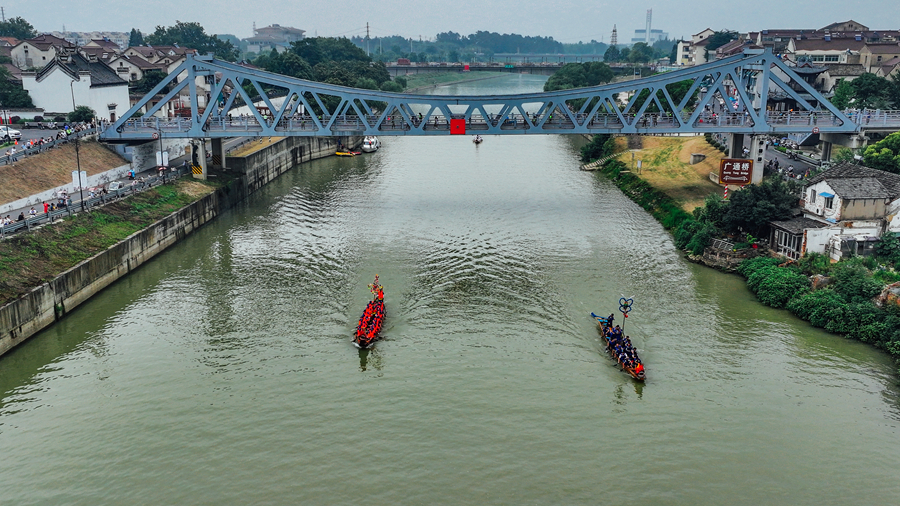 龙舟比赛现场。刘列摄