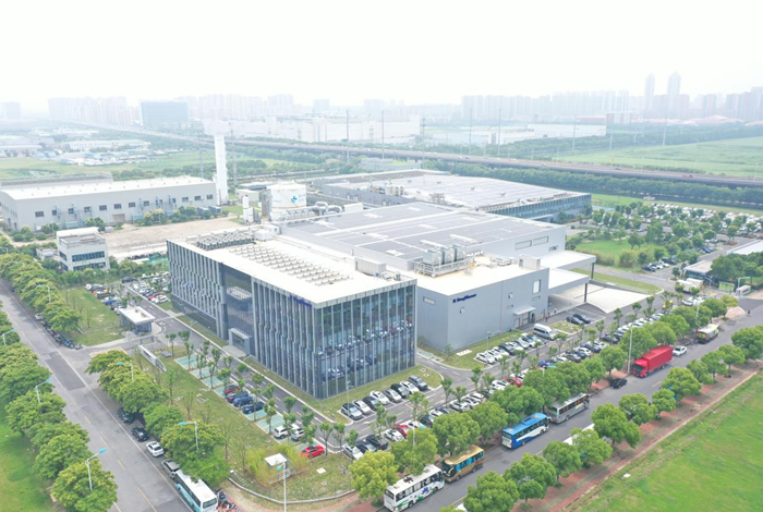 博格华纳的办公楼安装有屋面光伏。企业供图