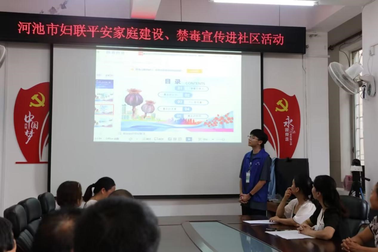 禁毒宣传活动现场。王阳阳摄
