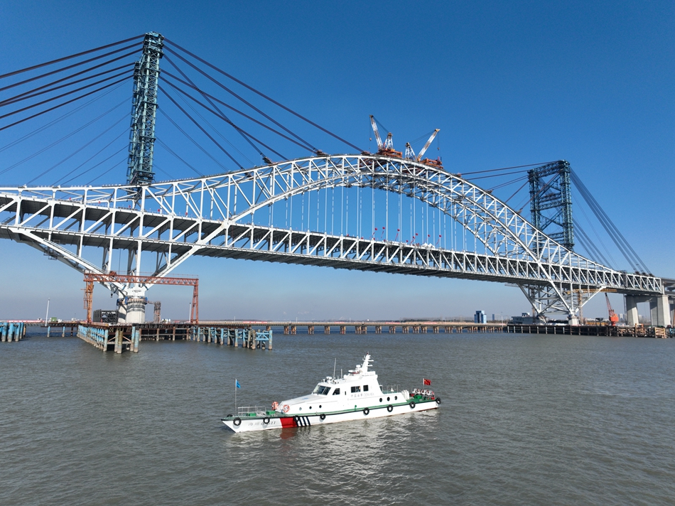 常泰长江大桥天星洲专用航道桥合龙。林飞摄