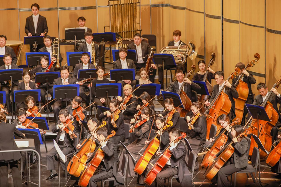 中国交响乐团在靖江大剧院演出。盛义摄