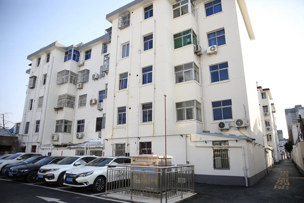 出新后的工商行宿舍。洪轩摄