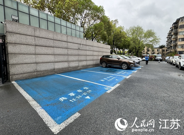 江苏省自然资源厅向市民开放停车共享泊位。人民网记者 马晓波摄
