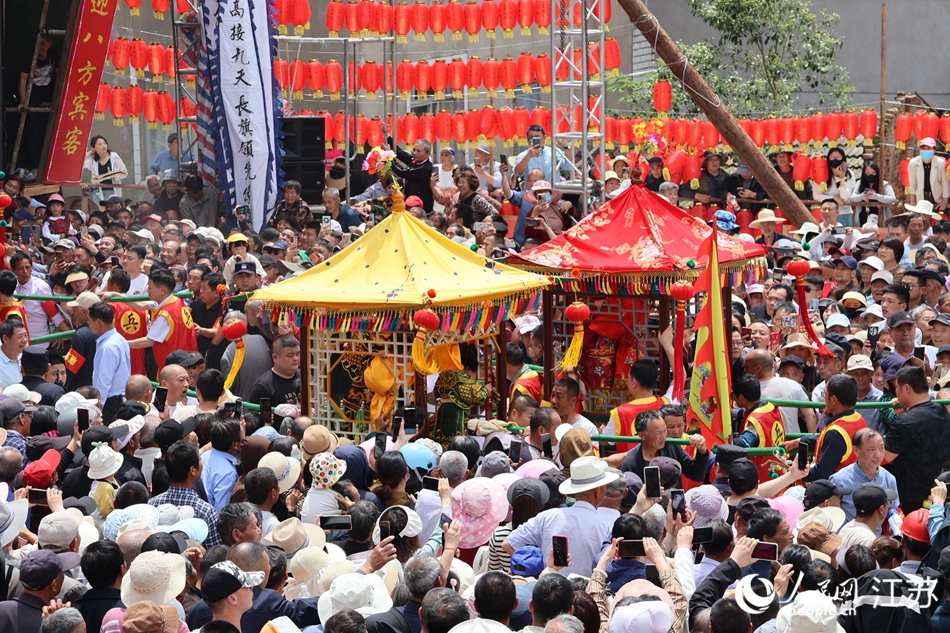 薛城花台会现场。人民网 杨维琼摄