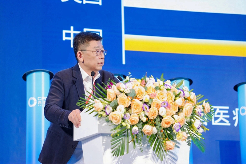 扬子江药业集团党委书记、董事长、总裁徐浩宇进行主题演讲。扬子江药业集团供图