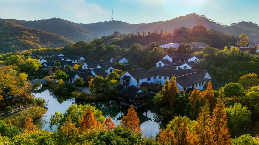 以“城市山林”著称的镇江南山。陈江摄