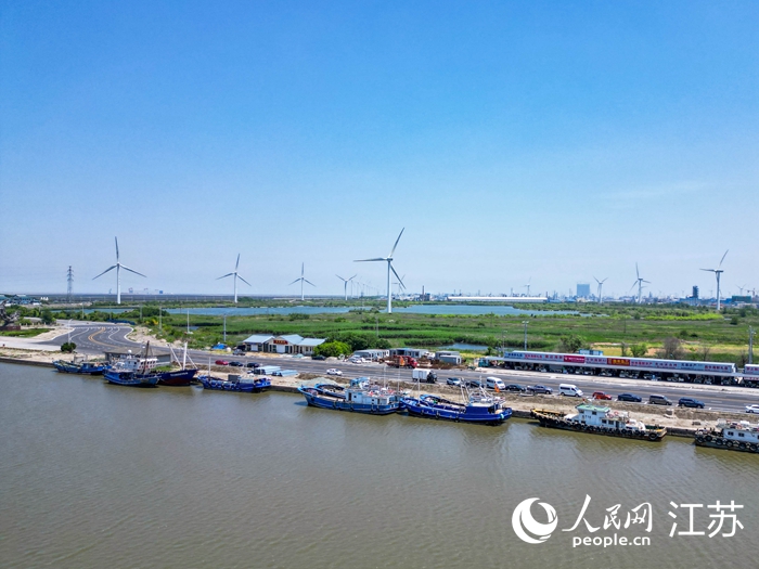 如東漁港附近的風電場。人民網 徐晨曦攝