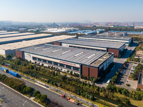 航拍南京龙潭跨境电商产业园。园区供图
