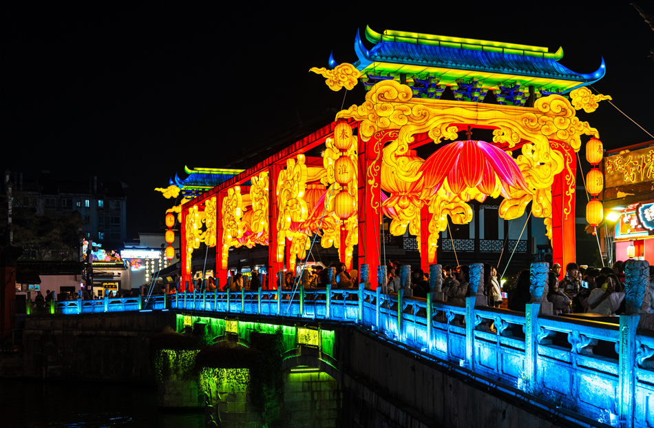 桨声灯影夜秦淮。 南京市秦淮区委宣传部供图