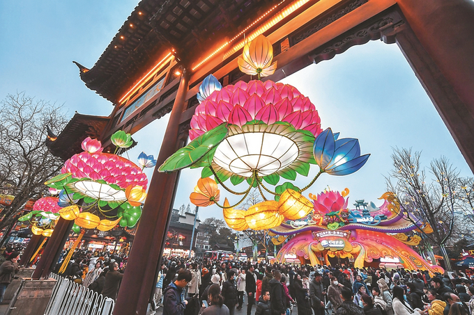 元宵节南京市夫子庙行人如织 热闹非凡