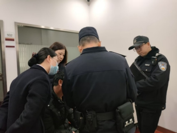 警銀聯動。江南農商行供圖