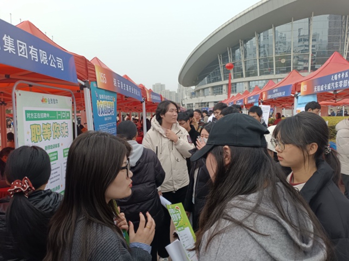 招聘活动现场。