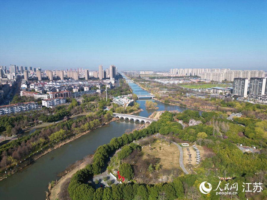 改造后的新通扬河。人民网记者 王继亮摄