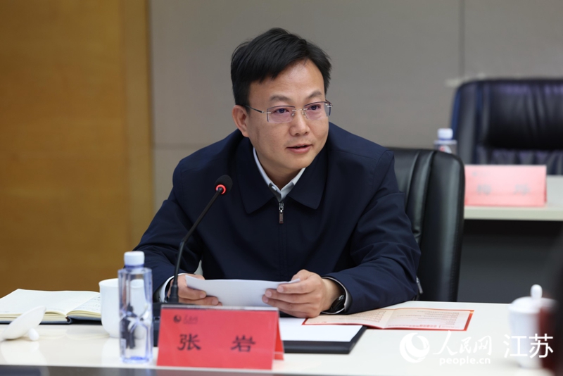 宿迁市沭阳县政府党组成员、副县长张岩做交流发言。人民网 李昱辰摄