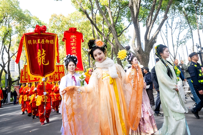 民俗巡游現場。堰橋街道供圖