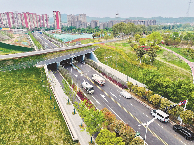 南京燕子矶新城“六纵六横”交通路网逐步成型